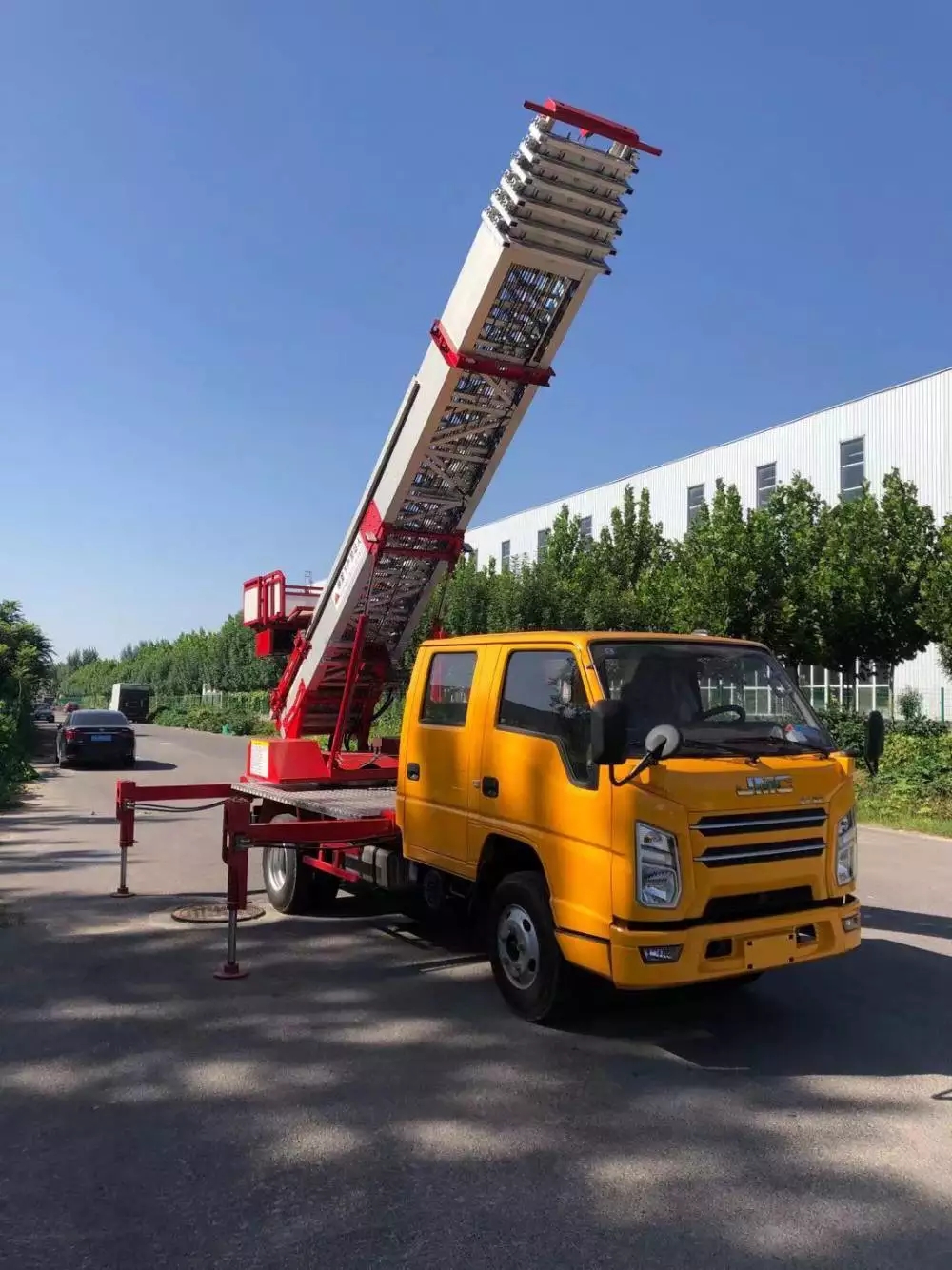 翁田镇附近的云梯车出租服务：轻松解决高空作业需求