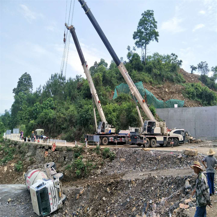 翁田镇汽车掉沟里叫吊车救援要多少钱